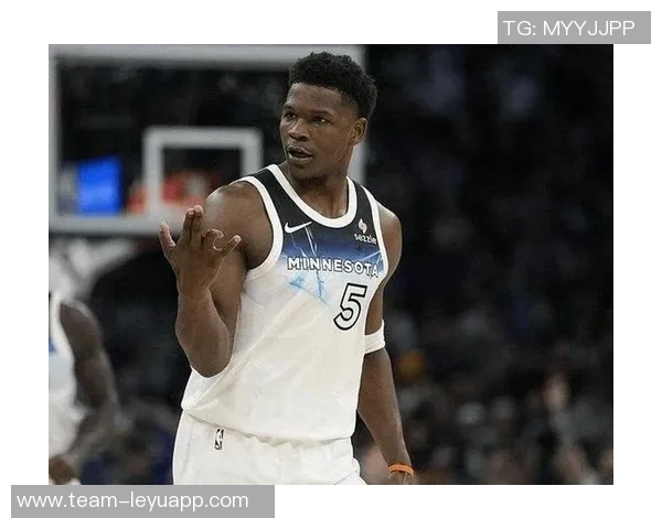 爱德华兹首节火力全开半场高效得分21分助球队争胜 爱德华兹首节火力全开半场高效得分21分助球队争胜