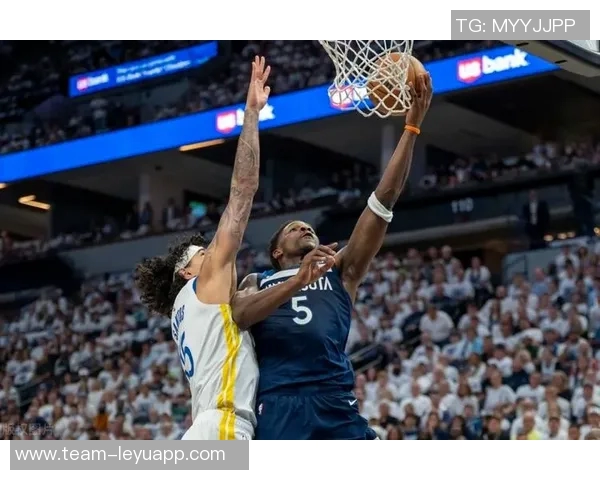 兰德尔直言球队防守失误严重下半场对手几乎狂轰百分