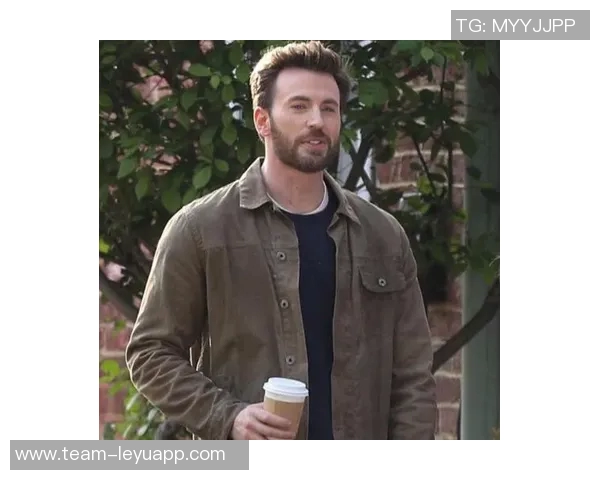 埃文斯度假时接到弗莱彻电话与卡里克鲁尼共度时光